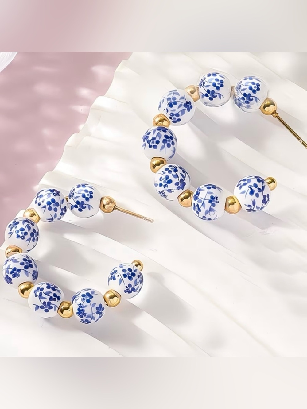 NEW! Blue & White Floral Bead Hoop Earrings with Gold Accents 💙 🌸 A6-189